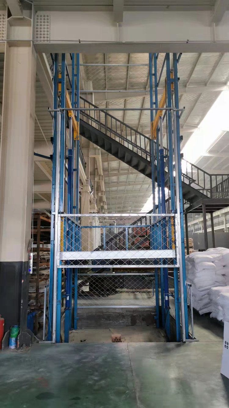 導(dǎo)軌式升降平臺(tái)